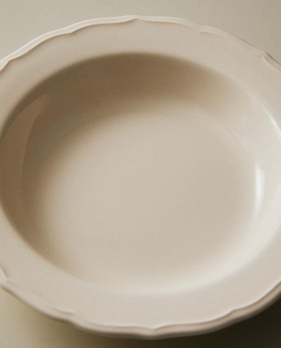 凸饰边沿陶制深盘