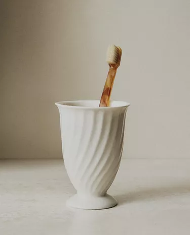 浮雕陶瓷牙刷杯
