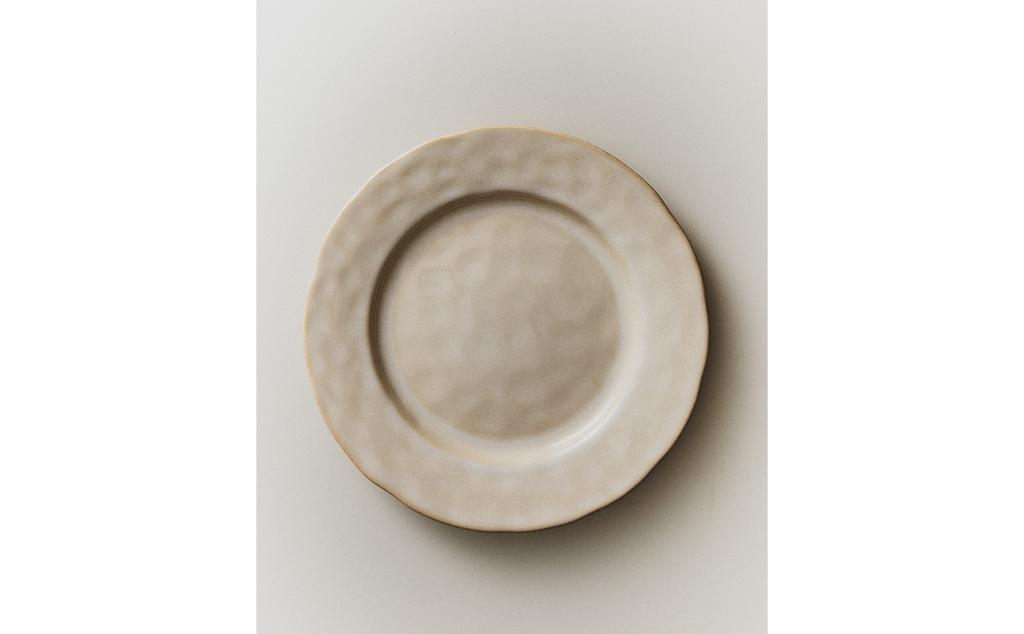 STONEWARE DINNER PLATE WITH IRREGULAR EDGE
