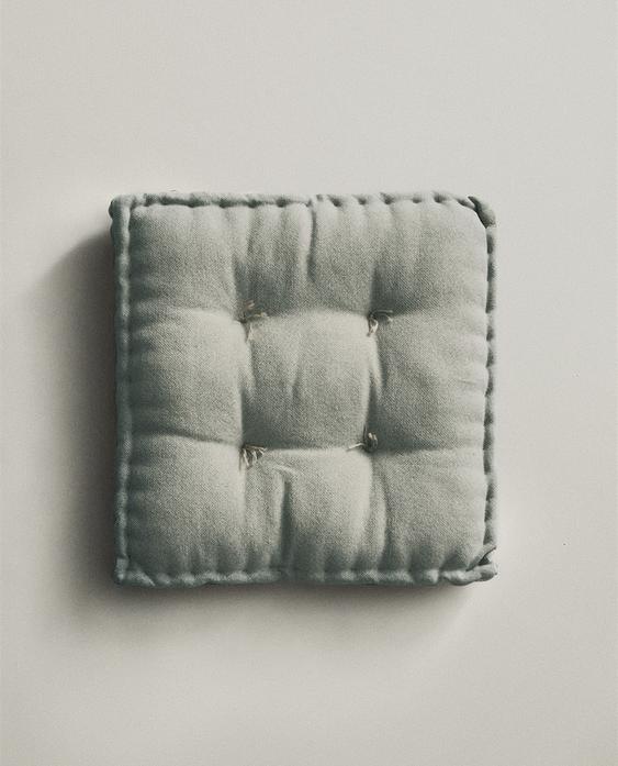 SEAT CUSHION WITH TOPSTITCHING