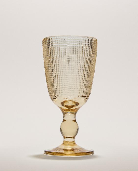 RAISED DESIGN WINE GLASS