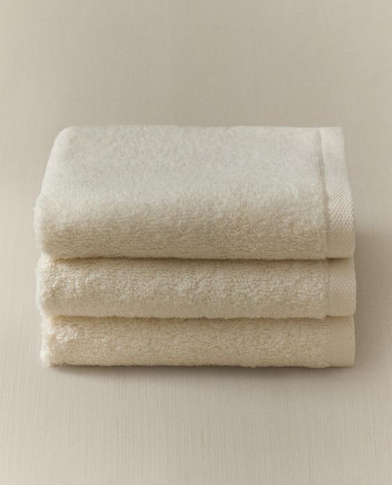 PACK OF HIGH-QUALITY COTTON HAND TOWELS (PACK OF 3) PACK OF HIGH-QUALITY COTTON HAND TOWELS (PACK OF 3)