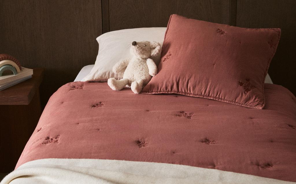 KIDS' MICKEY & MINNIE ©DISNEY QUILTED BEDSPREAD KIDS' MICKEY & MINNIE ©DISNEY QUILTED BEDSPREAD