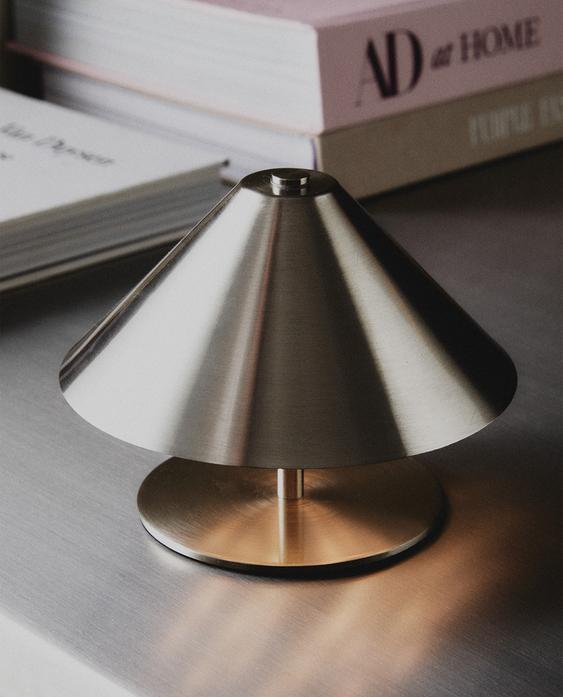 CORDLESS IRON TABLE LAMP