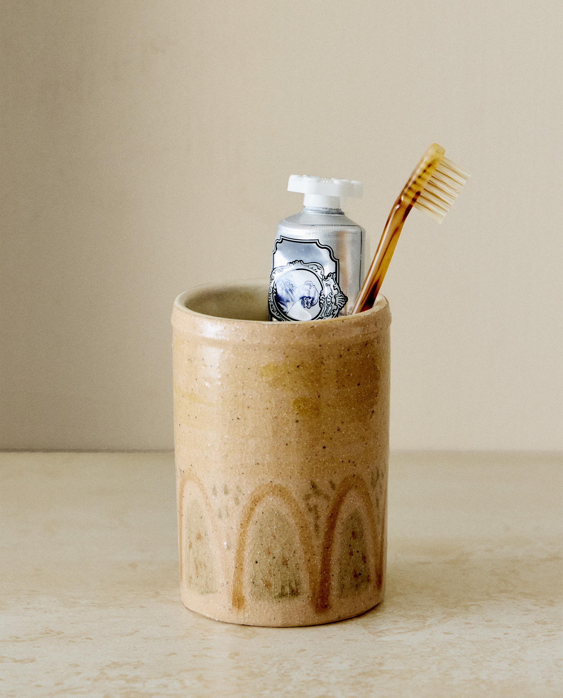 TERRACOTTA TOOTHBRUSH HOLDER TERRACOTTA TOOTHBRUSH HOLDER