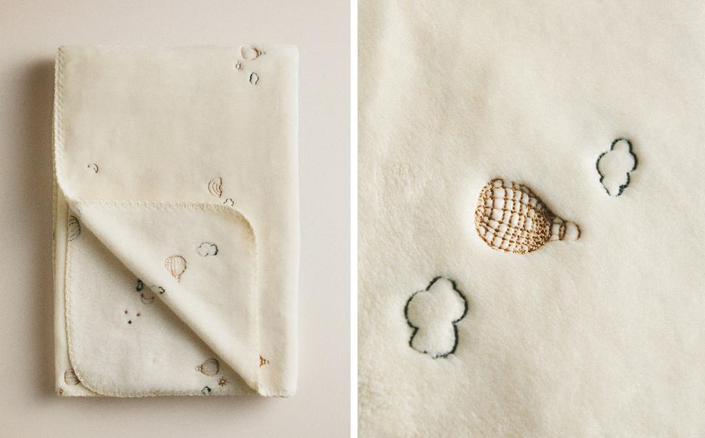 FLEECE BABY BLANKET WITH EMBROIDERED BALLOONS
