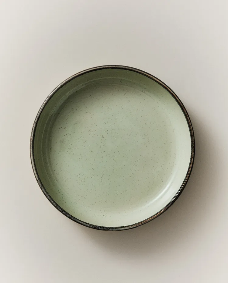 PORCELAIN SOUP PLATE WITH ANTIQUE FINISH RIM