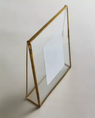 TRIANGULAR STRUCTURE PHOTO FRAME