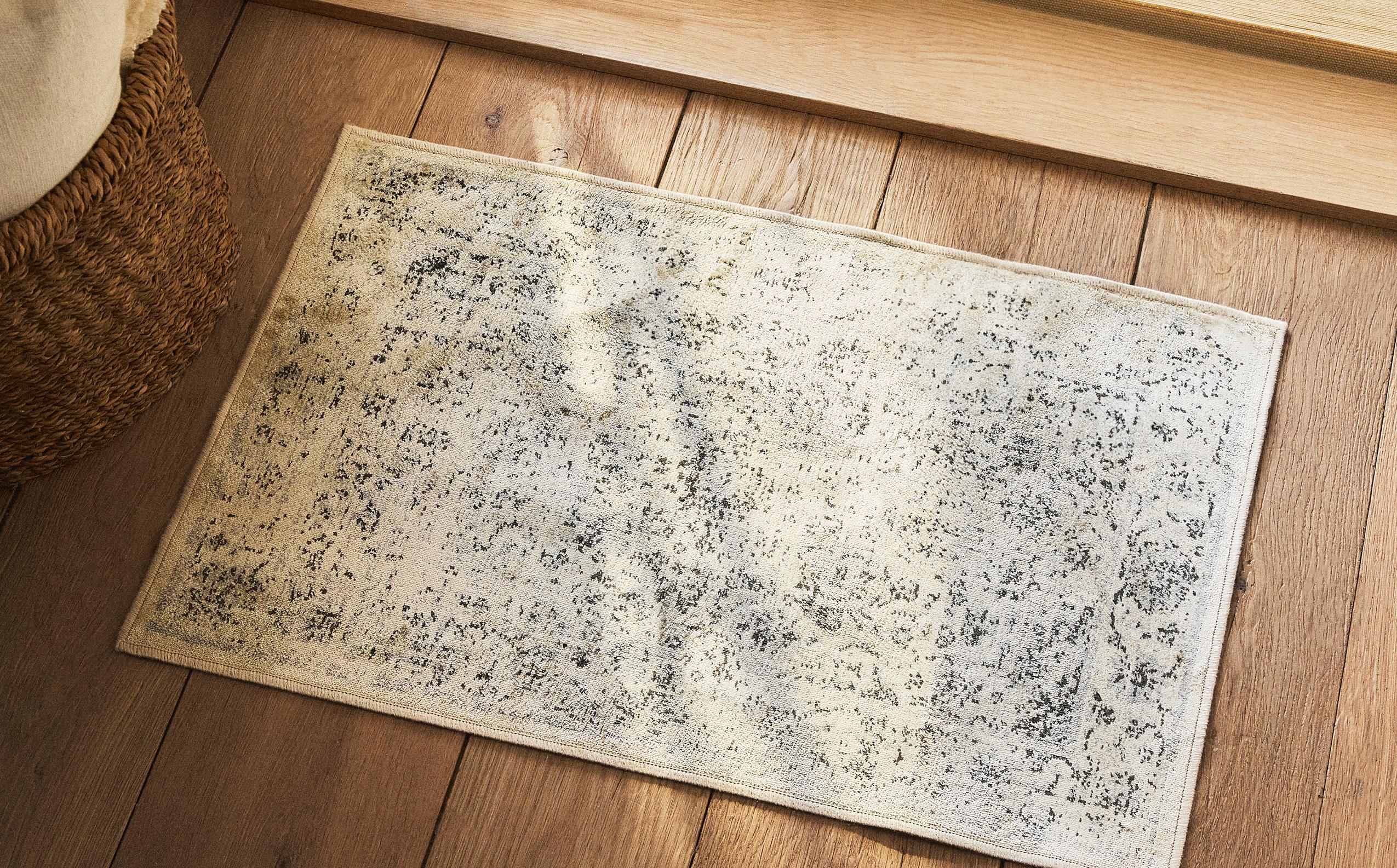 VINTAGE RUG