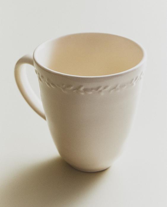 EARTHENWARE MUG WITH RAISED-DESIGN EDGE EARTHENWARE MUG WITH RAISED-DESIGN EDGE