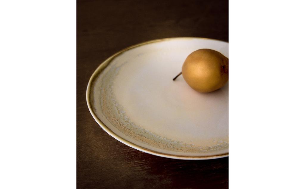 ROUND STONEWARE SERVING DISH