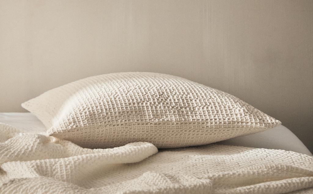 WAFFLE-KNIT CUSHION COVER