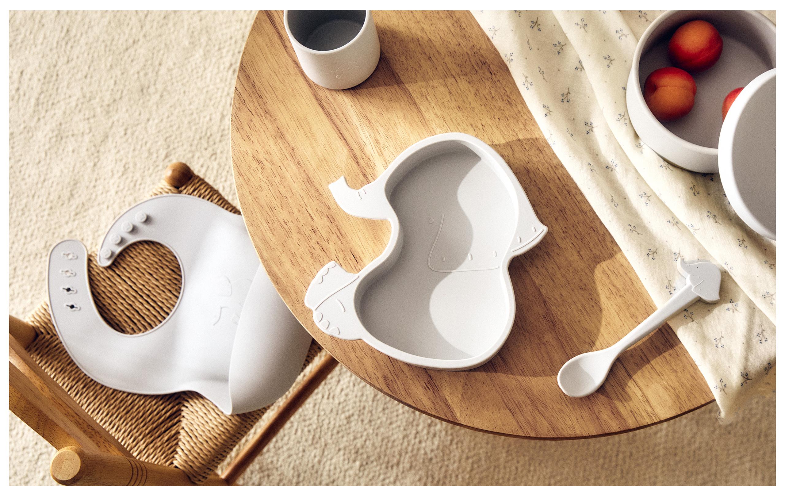 CHILDREN'S ELEPHANT DINNER SET