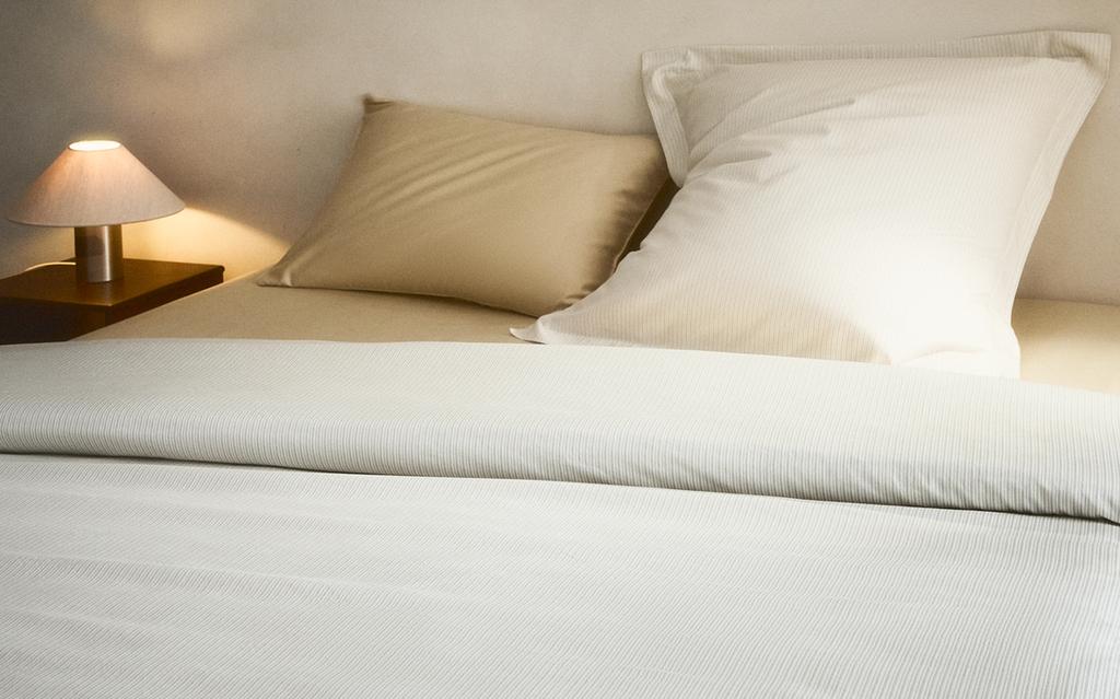 STRIPED SATEEN DUVET COVER (300 THREAD COUNT)