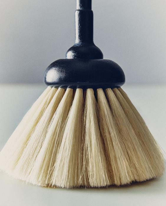 WOODEN FEATHER DUSTER WOODEN FEATHER DUSTER