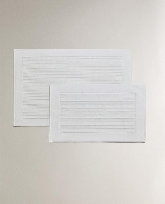 VELOUR BATH MAT WITH STRIPED TEXTURE