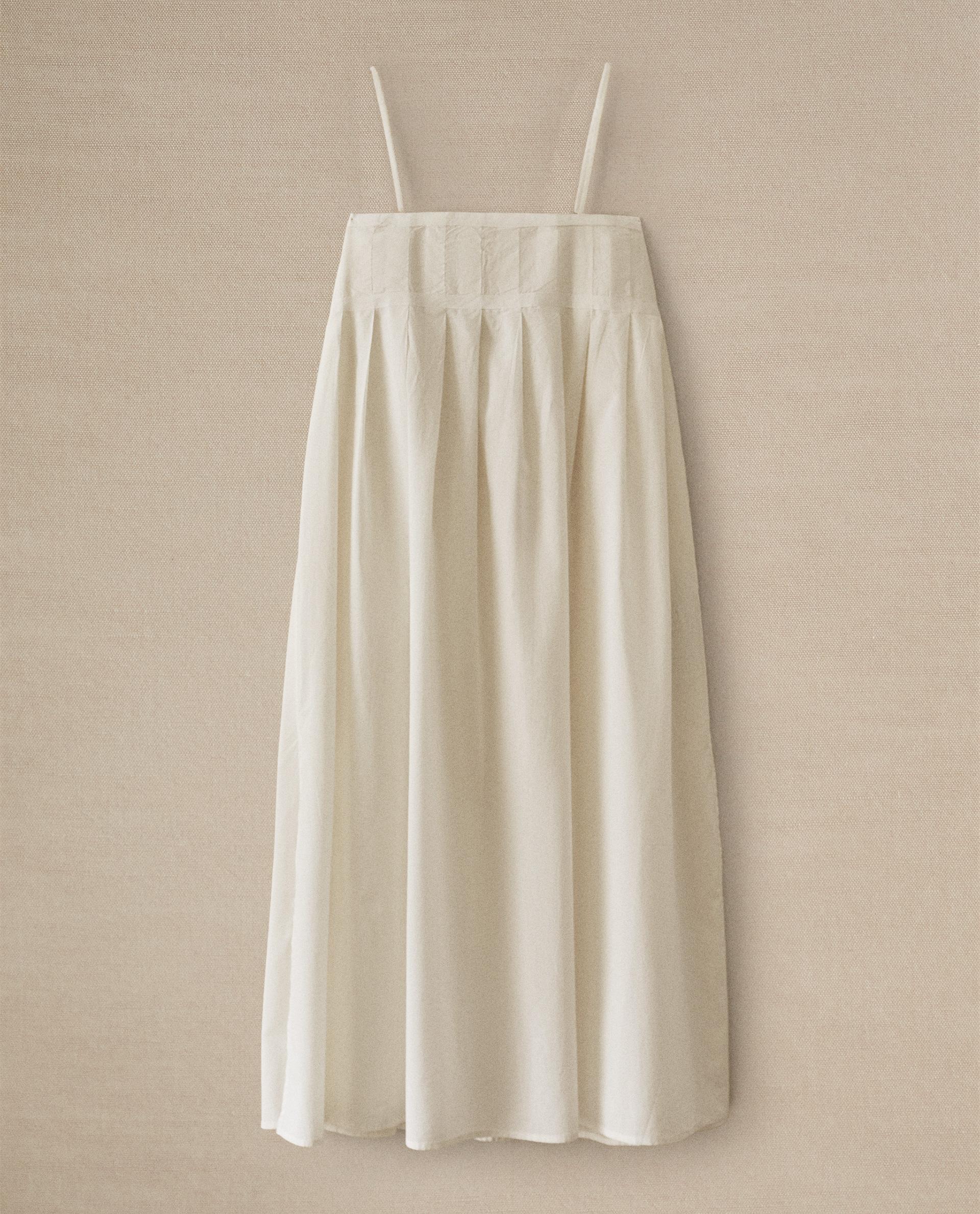 LONG PLEATED NIGHTDRESS LONG PLEATED NIGHTDRESS