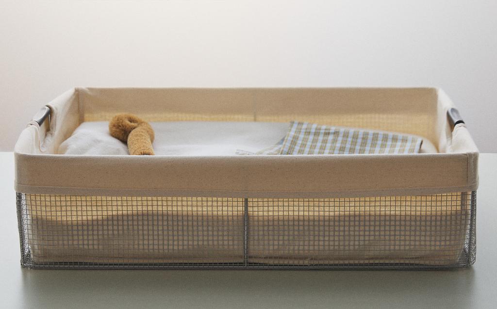 METAL LAUNDRY BASKET