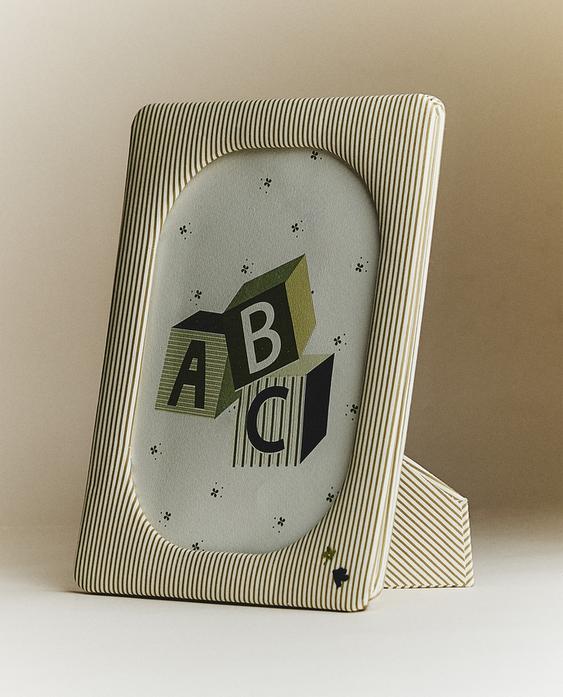 KIDS' LARGE STRIPED PHOTO FRAME