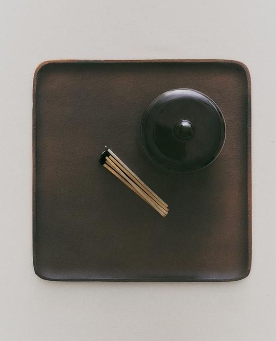BLACK METAL TRAY