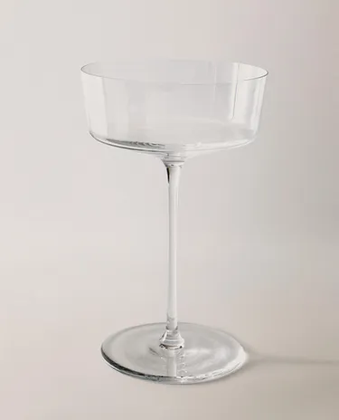 LOW CRYSTALLINE GLASS