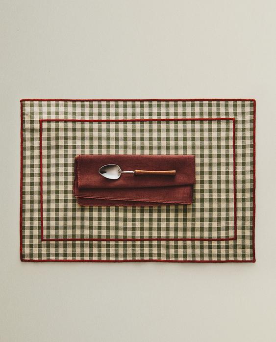 CHECK PLACEMAT WITH TOPSTITCHING CHECK PLACEMAT WITH TOPSTITCHING