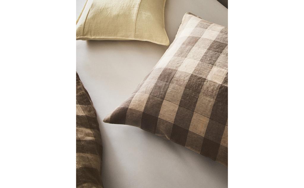 CHECKED LINEN PILLOWCASE CHECKED LINEN PILLOWCASE