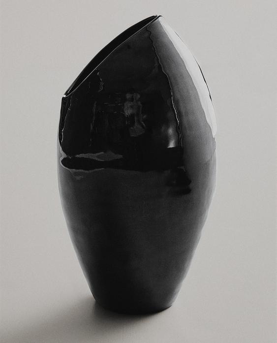 IRREGULAR ROUNDED CERAMIC VASE