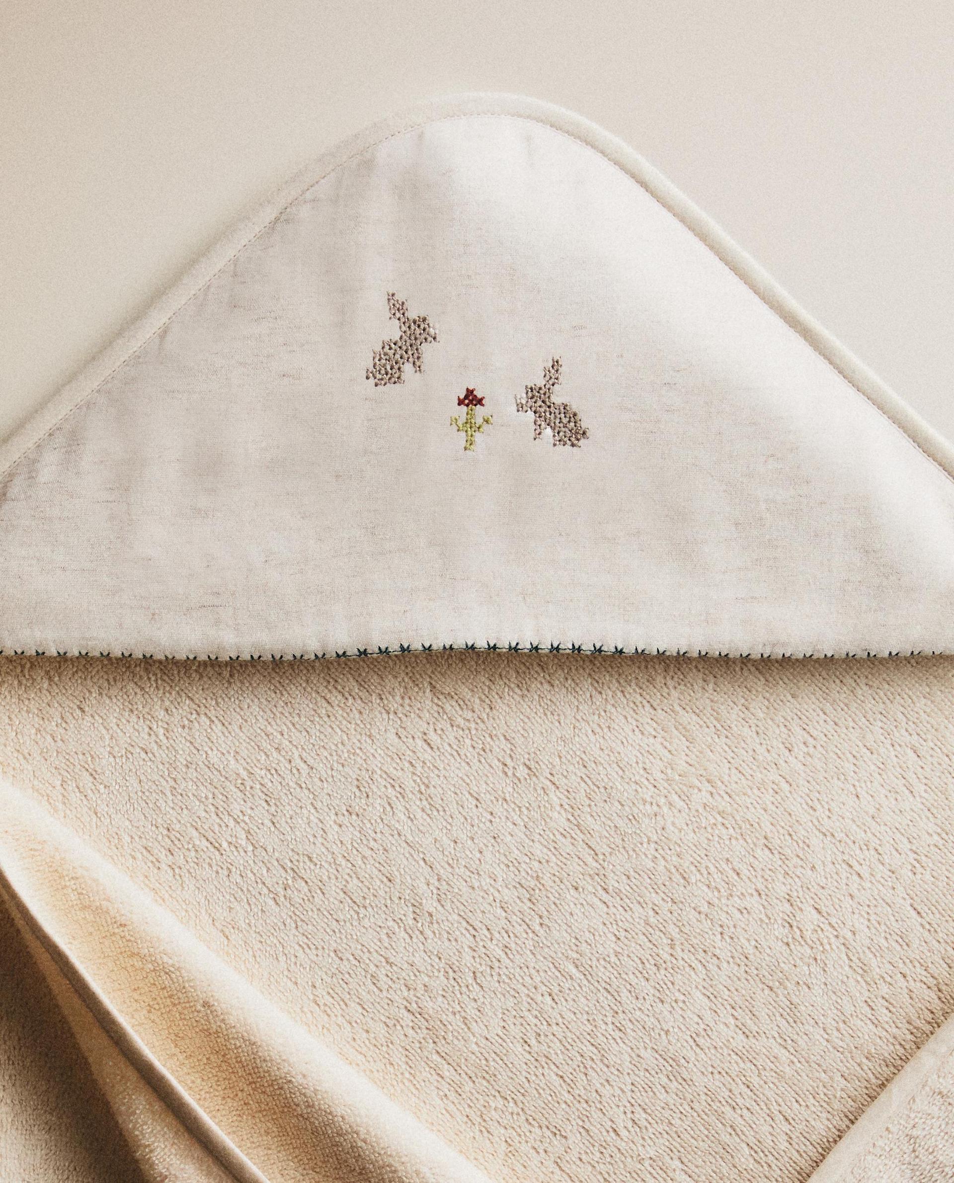 EMBROIDERED HOODED BABY TOWEL