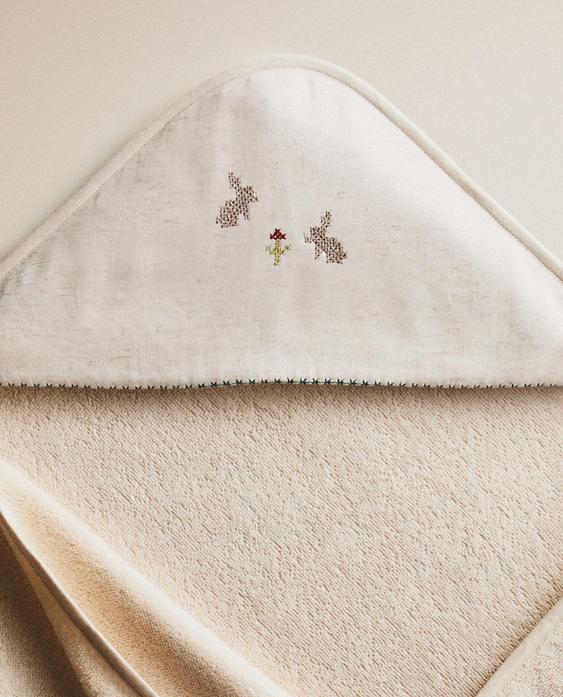 EMBROIDERED HOODED BABY TOWEL
