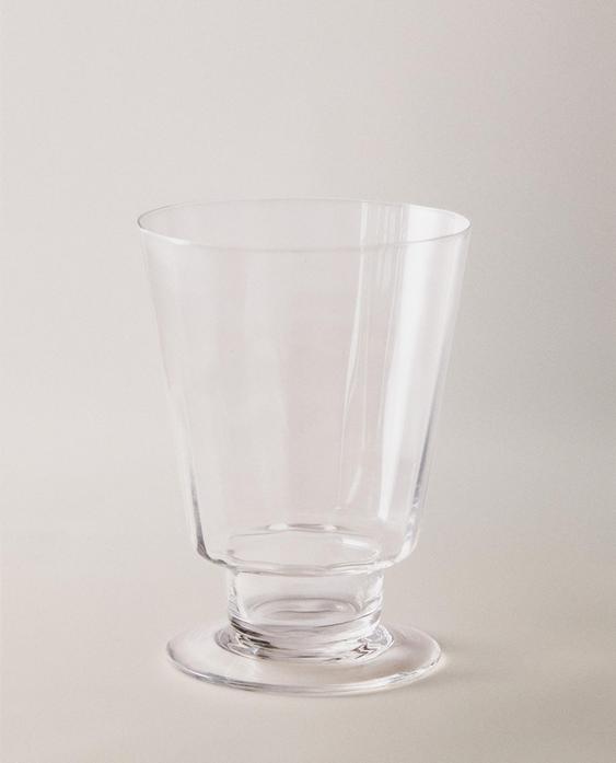 线条效果低脚玻璃杯