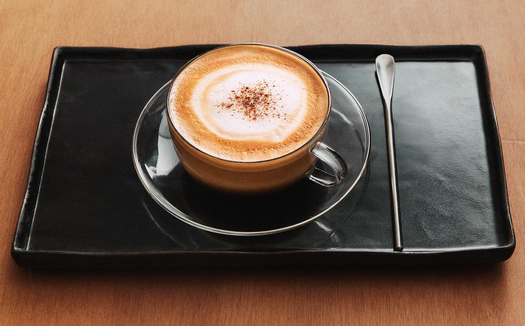 BOROSILICATE GLASS TEACUP AND SAUCER WITH SILVER RIM BOROSILICATE GLASS TEACUP AND SAUCER WITH SILVER RIM
