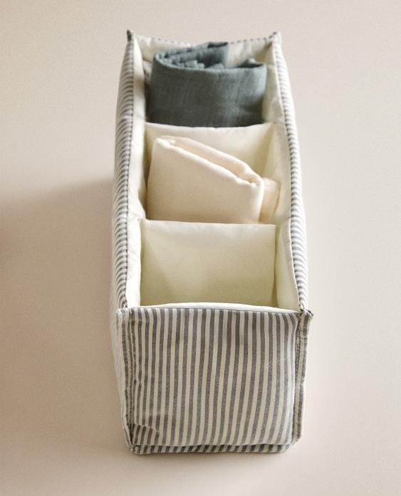 条纹婴儿衣物收纳袋