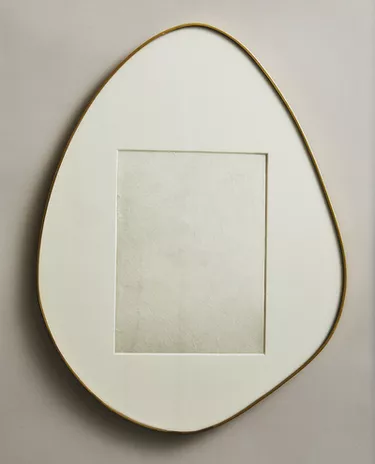 IRREGULAR-SHAPED PHOTO FRAME