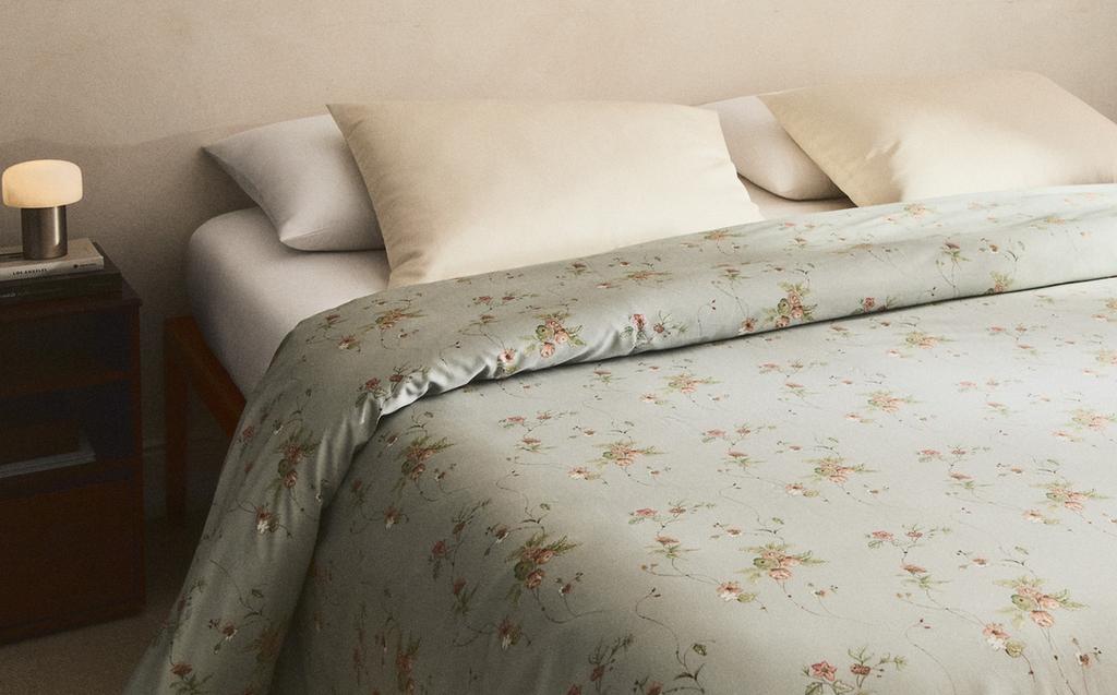 FLORAL BRANCH SATEEN DUVET COVER (300 THREAD COUNT) FLORAL BRANCH SATEEN DUVET COVER (300 THREAD COUNT)