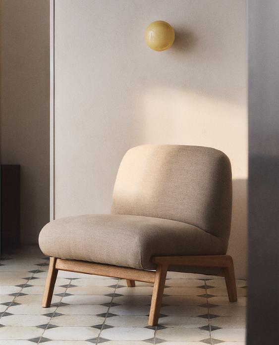 ACCENT CHAIR UPHOLSTERED IN LINEN ACCENT CHAIR UPHOLSTERED IN LINEN