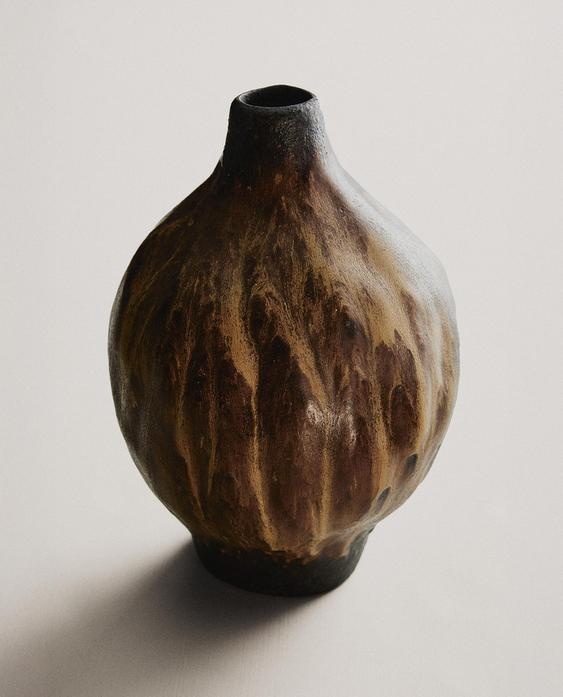 不规则陶制花瓶