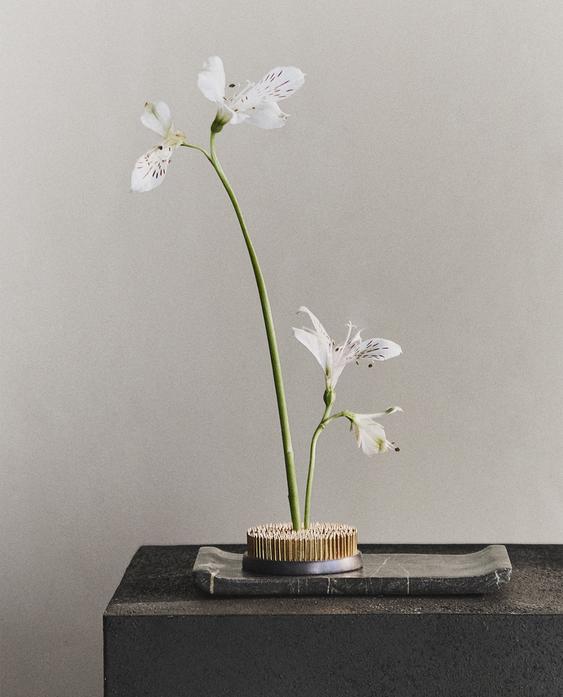 KENZAN FLOWER HOLDER KENZAN FLOWER HOLDER