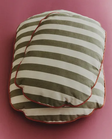 OVAL STRIPED PET CUSHION