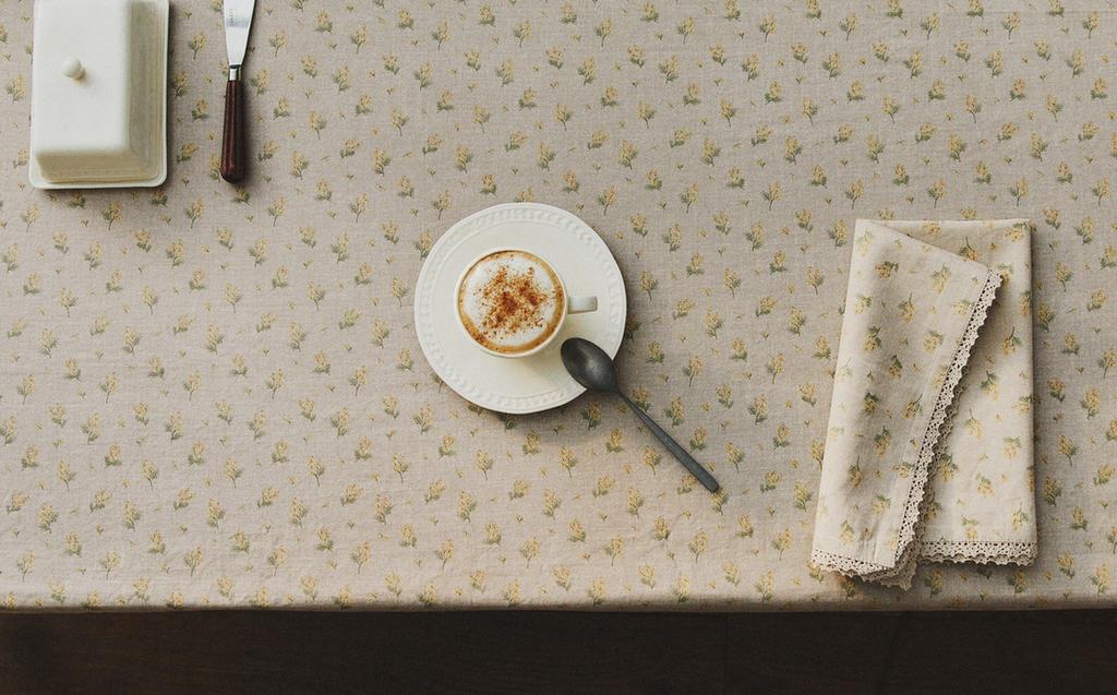 WILDFLOWER TABLECLOTH WITH LACE TRIM