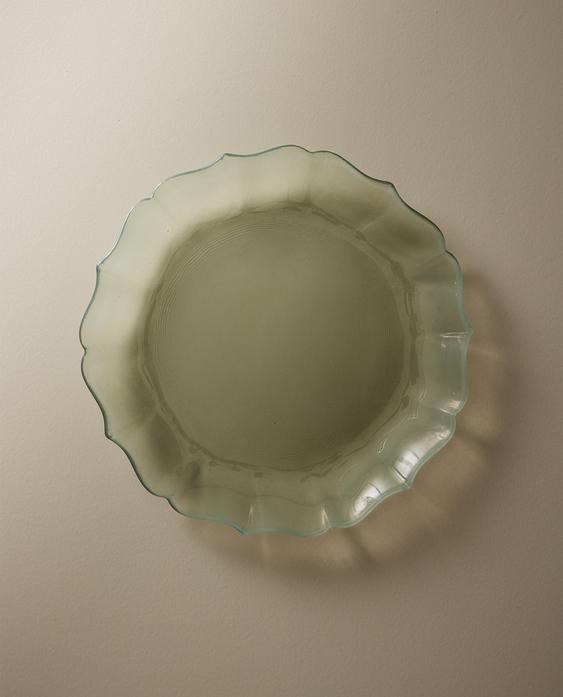 SCALLOPED GLASS DESSERT PLATE