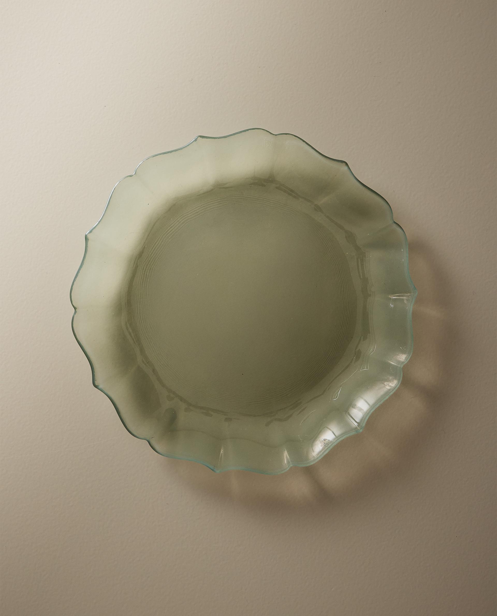 SCALLOPED GLASS DESSERT PLATE SCALLOPED GLASS DESSERT PLATE