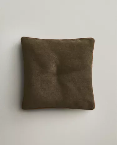 SEAT CUSHION WITH PIPING
