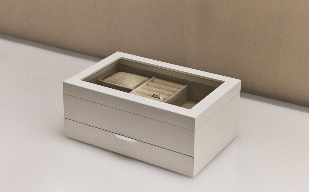 LACQUERED JEWELLERY BOX WITH DRAWER