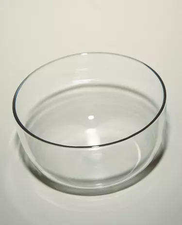 BOROSILICATE GLASS BOWL WITH SILVER RIM