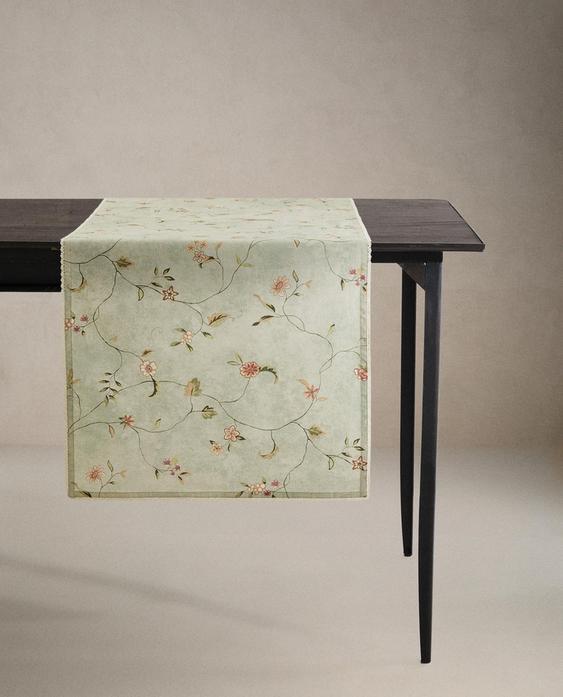 FLORAL PRINT TABLE RUNNER WITH LACE TRIM