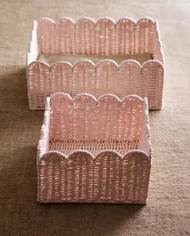 SMALL SCALLOPED BASKET