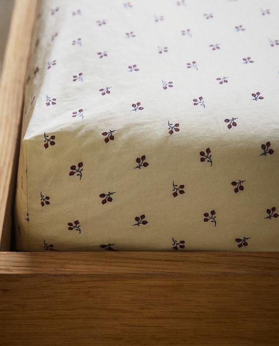 KIDS' FLORAL PRINT FITTED SHEET KIDS' FLORAL PRINT FITTED SHEET
