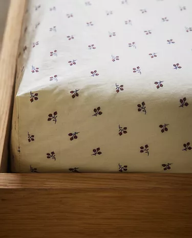 KIDS' FLORAL PRINT FITTED SHEET KIDS' FLORAL PRINT FITTED SHEET