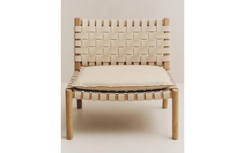 LOUNGE CHAIR 01